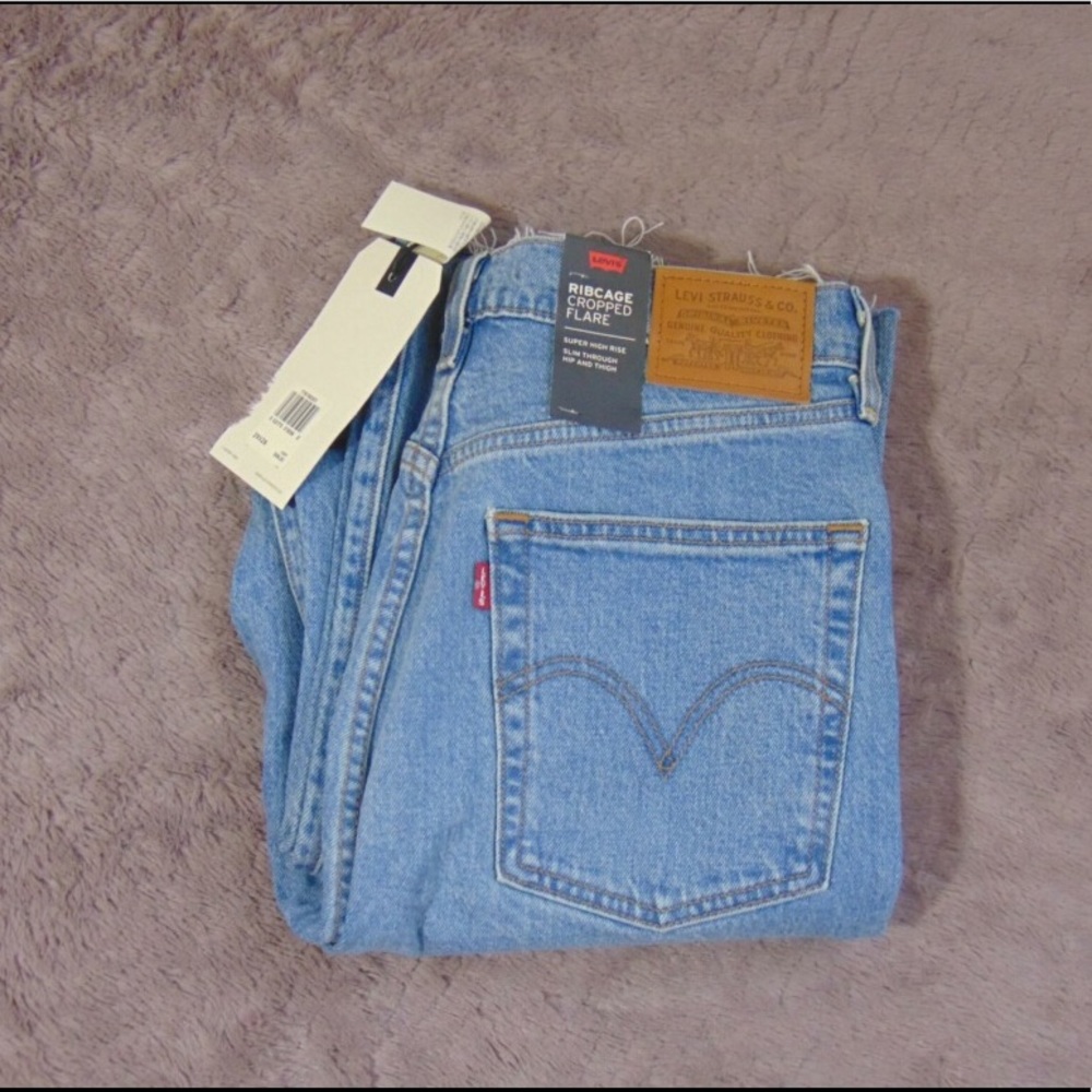 NWT Women's Levi's Ribcage Cropped Flare Jeans - Picture 3 of 6